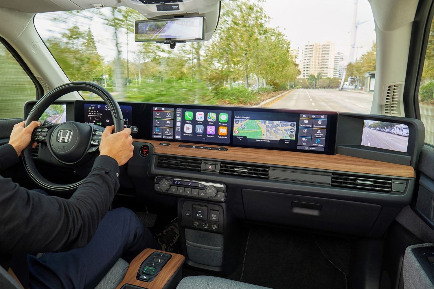 Honda e interior front screens