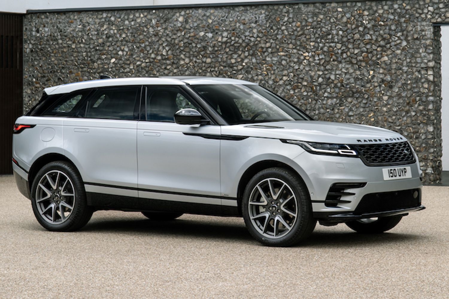 Range Rover Velar P400e exterior side parked
