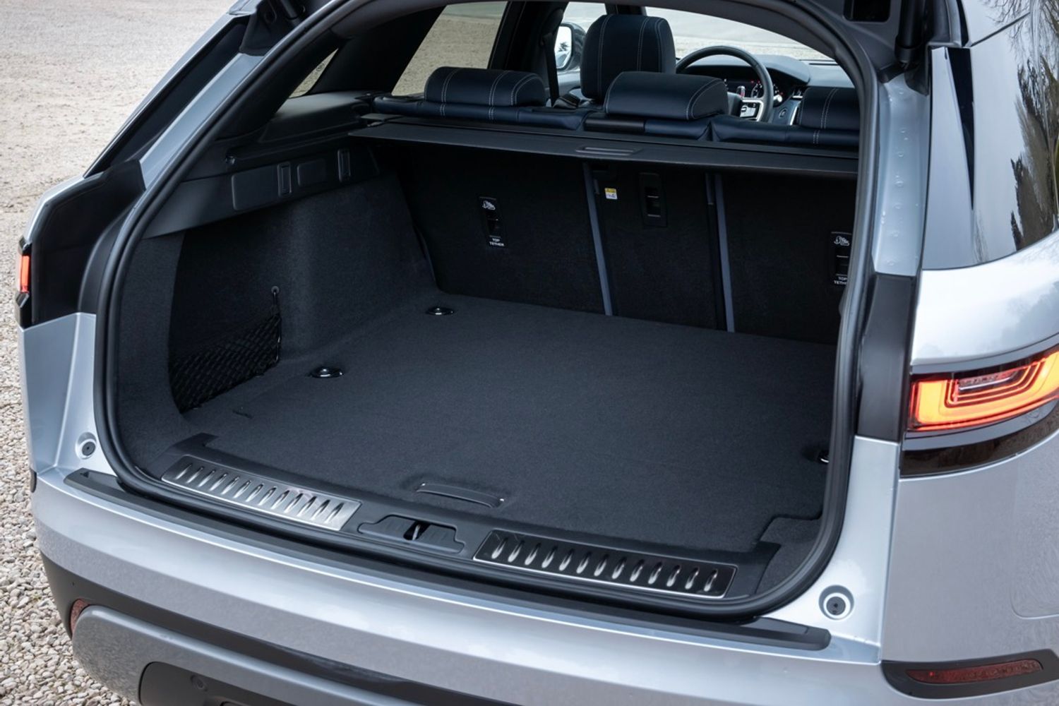 Range Rover Velar p400e PHEV boot space