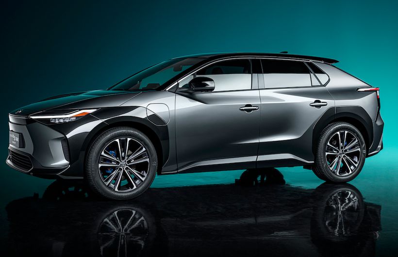 Toyota BZ4X CONCEPT front 3/4 static in studio