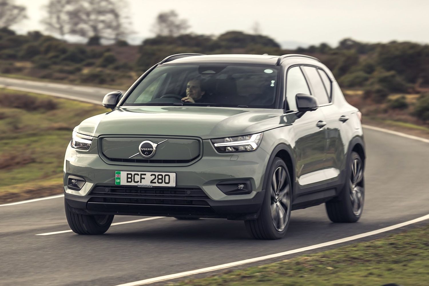 Volvo XC40 Recharge front action