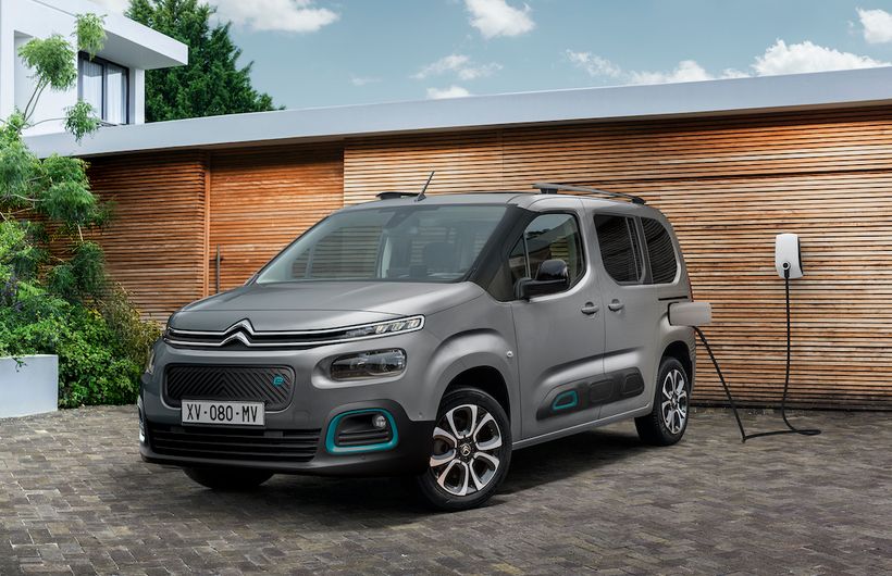 Citroen Berlingo Electric front 3/4 static, plugged in on a driveway
