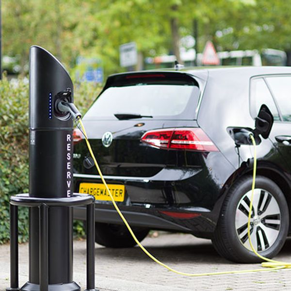 bp pulse AC public charger with e-Golf