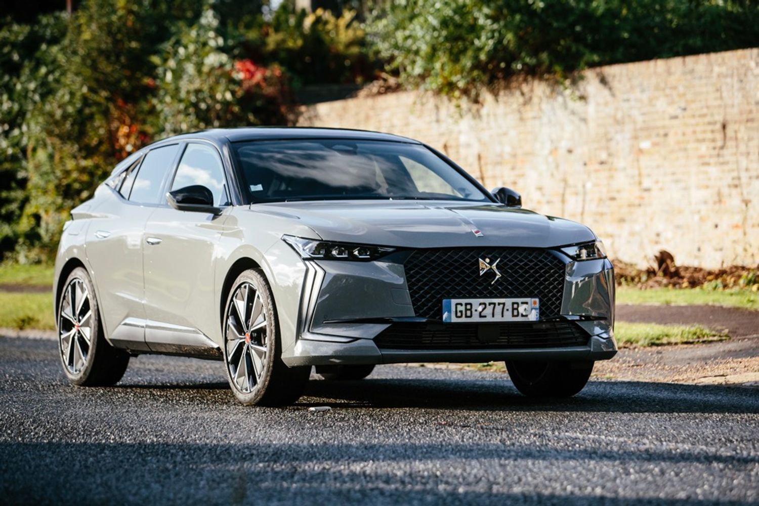 DS4 E-Tense, french registered, front static shot