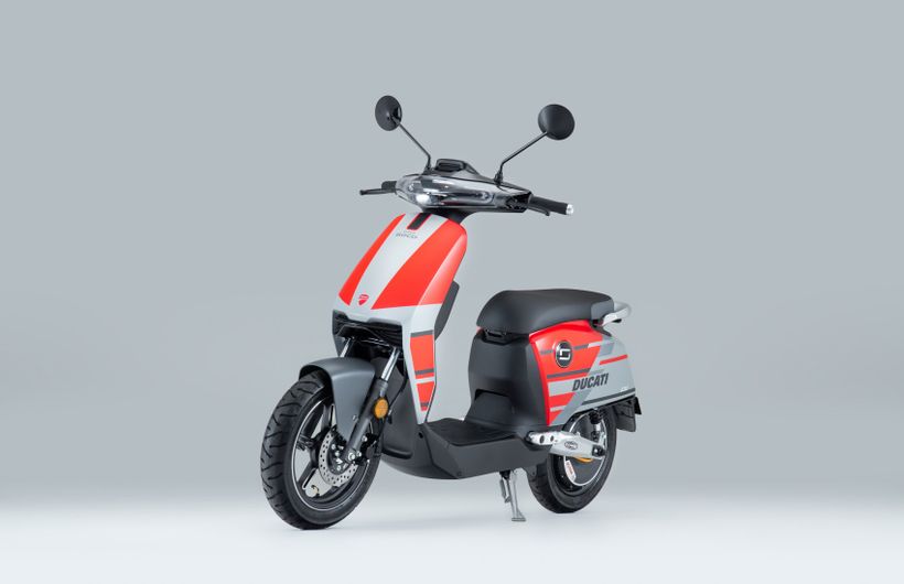 Super Soco CUx electric moped