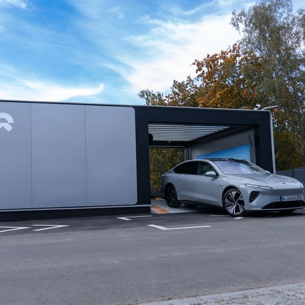 Nio ET7 driving out of a battery swap station in Berlin